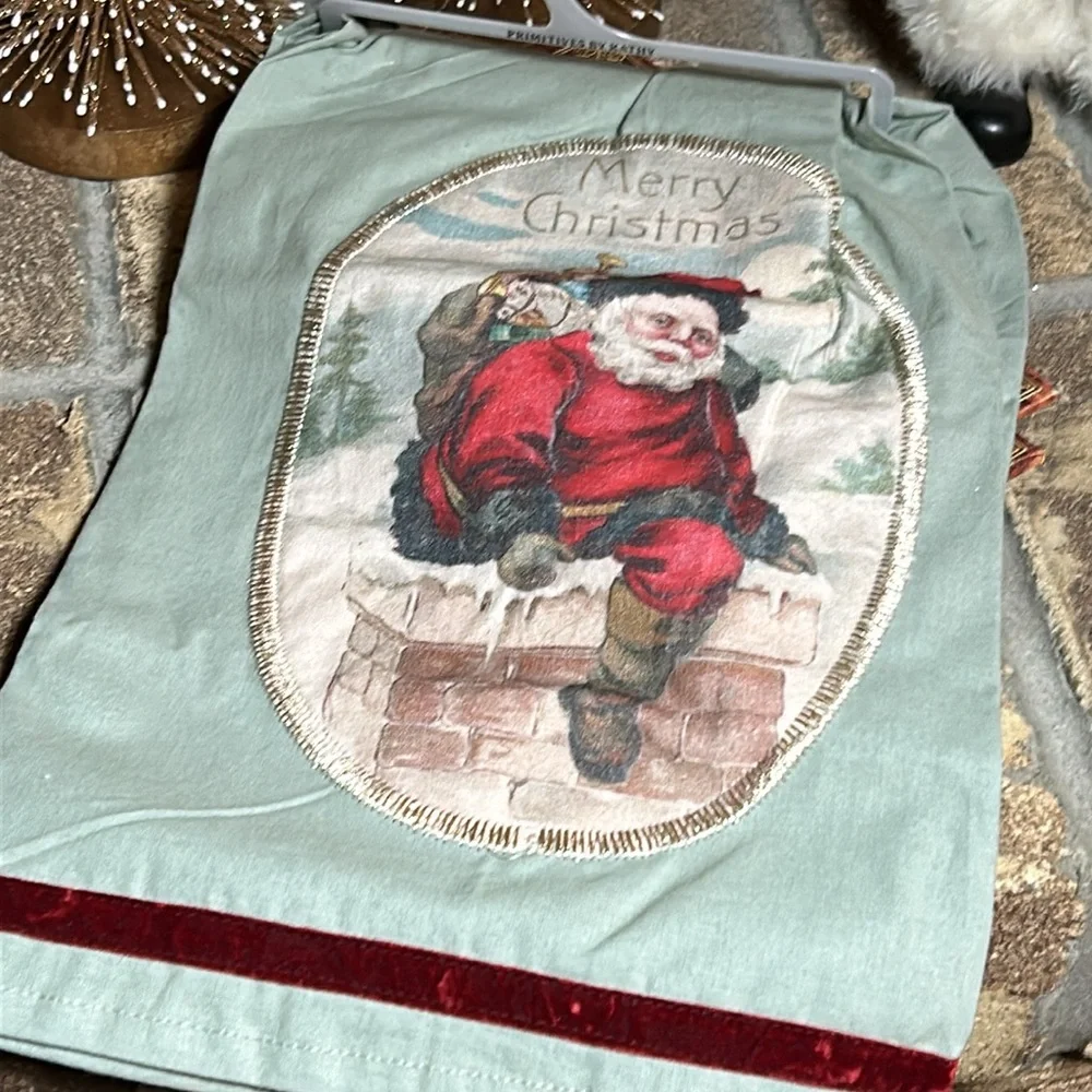 NEW! Vintage Inspired Classic Santa Claus Christmas Holiday Hand Towel